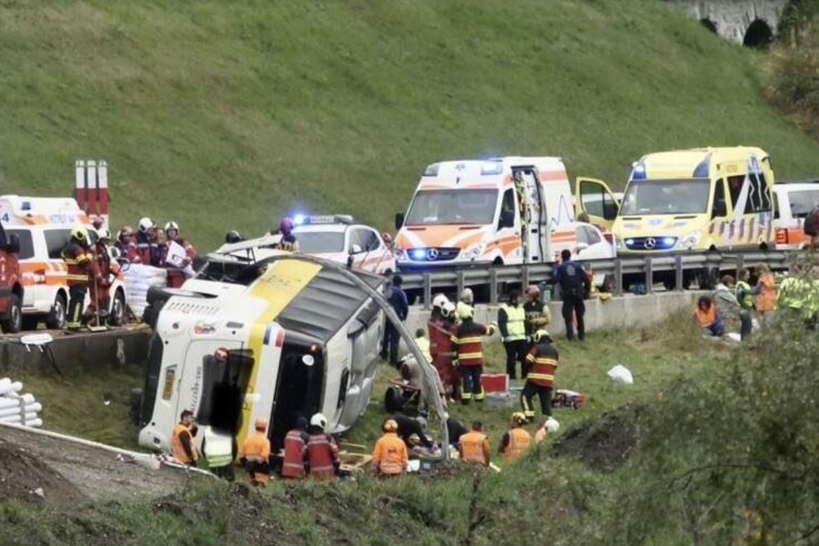 瑞士阿爾卑斯山遊覽車翻覆　荷蘭48人觀光團多人死傷