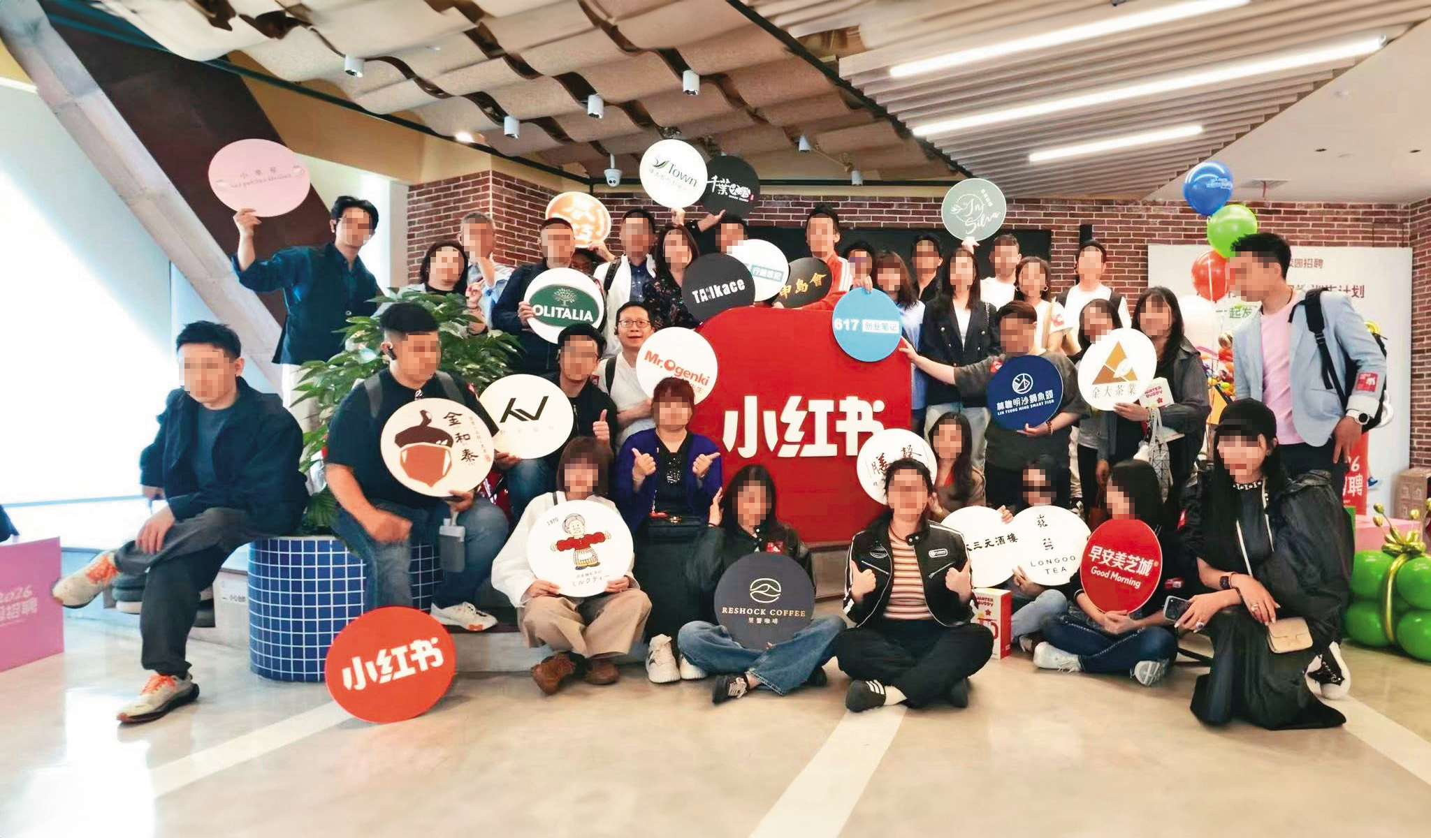 中國近年想以產業先進的形象,吸引台灣學子到對岸就業發展,也確有網紅組團赴中參訪相關企業。(翻攝臉書)