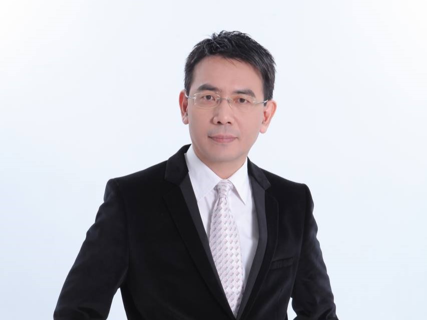 主持人劉寶傑宣布全新節目,重返螢光幕。(翻攝劉寶傑臉書)