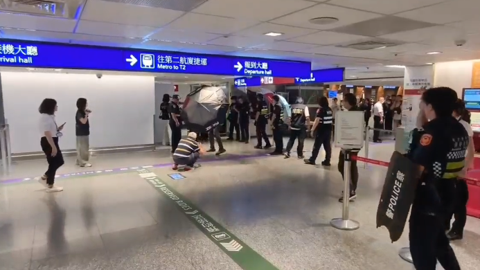 桃機地勤休息室驚傳持刀闖入！實習生遭挾持受傷　國泰航空回應了