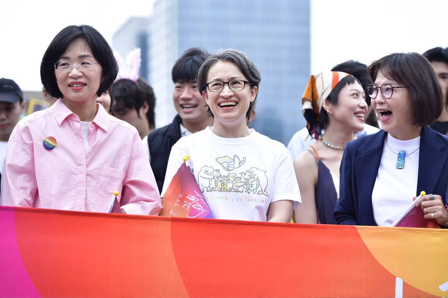 這條路走了很久！蕭美琴現身同志遊行　憶「20年前的今天」：台灣天空有了美麗的彩虹