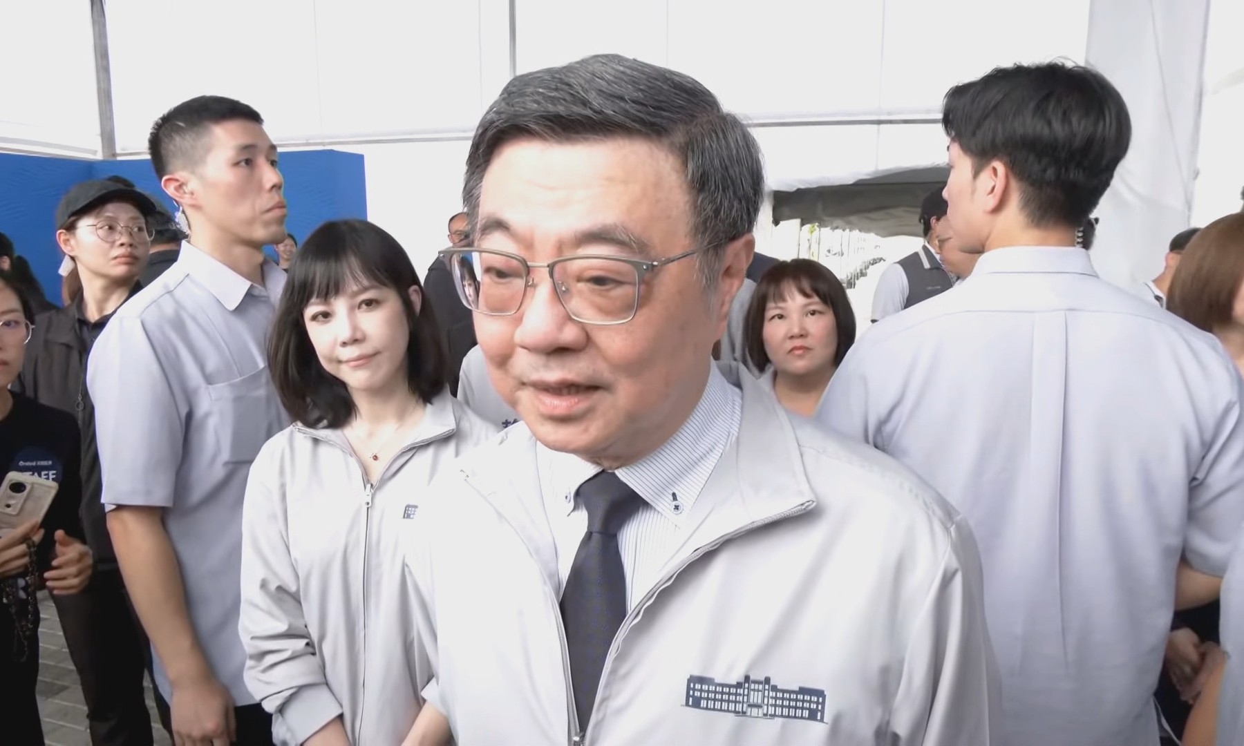 卓榮泰淡定回應被薪水被凍結一事。