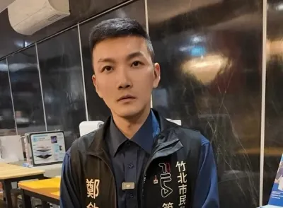 藍營候選人靈堂致意…簽到簿竟貼「懇求搶救」貼紙　家屬嘆：我阿嬤就沒搶救過來啊