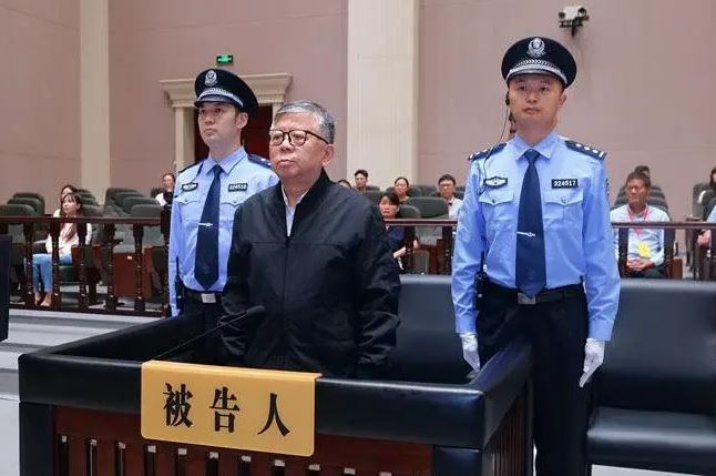 前南京經濟技術開發區管委會常務副主任楊有林涉嫌受賄、貪污、行賄、挪用公款、濫用職權及洗錢案。(翻攝自央視新聞)