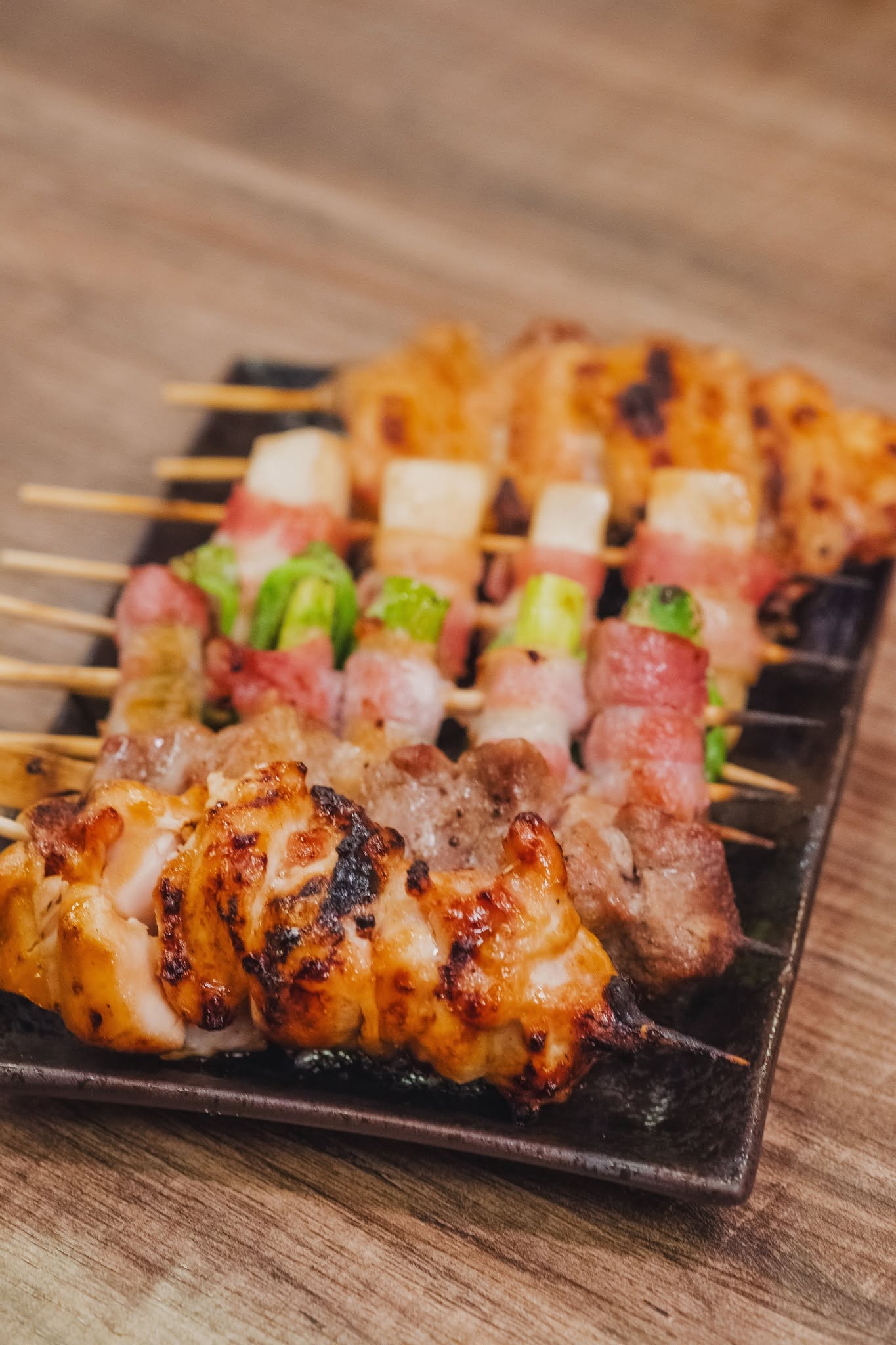 藥師江振聿解析苯駢芘在食物及環境中的致癌性,並提供五大原則供民眾防止長期接觸。(翻攝《聿見藥師-藥師How棒》臉書)