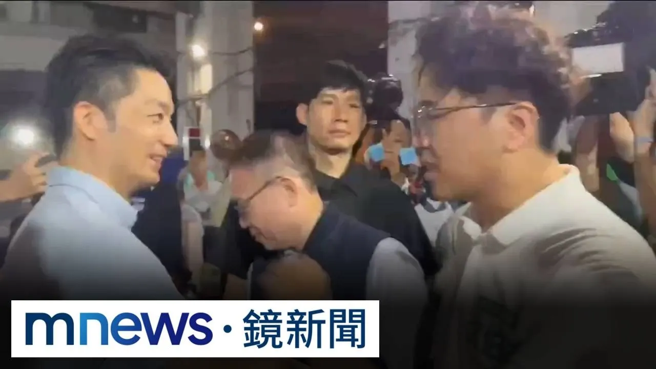 北市選戰王見王！　沈伯洋主動上前與蔣萬安握手