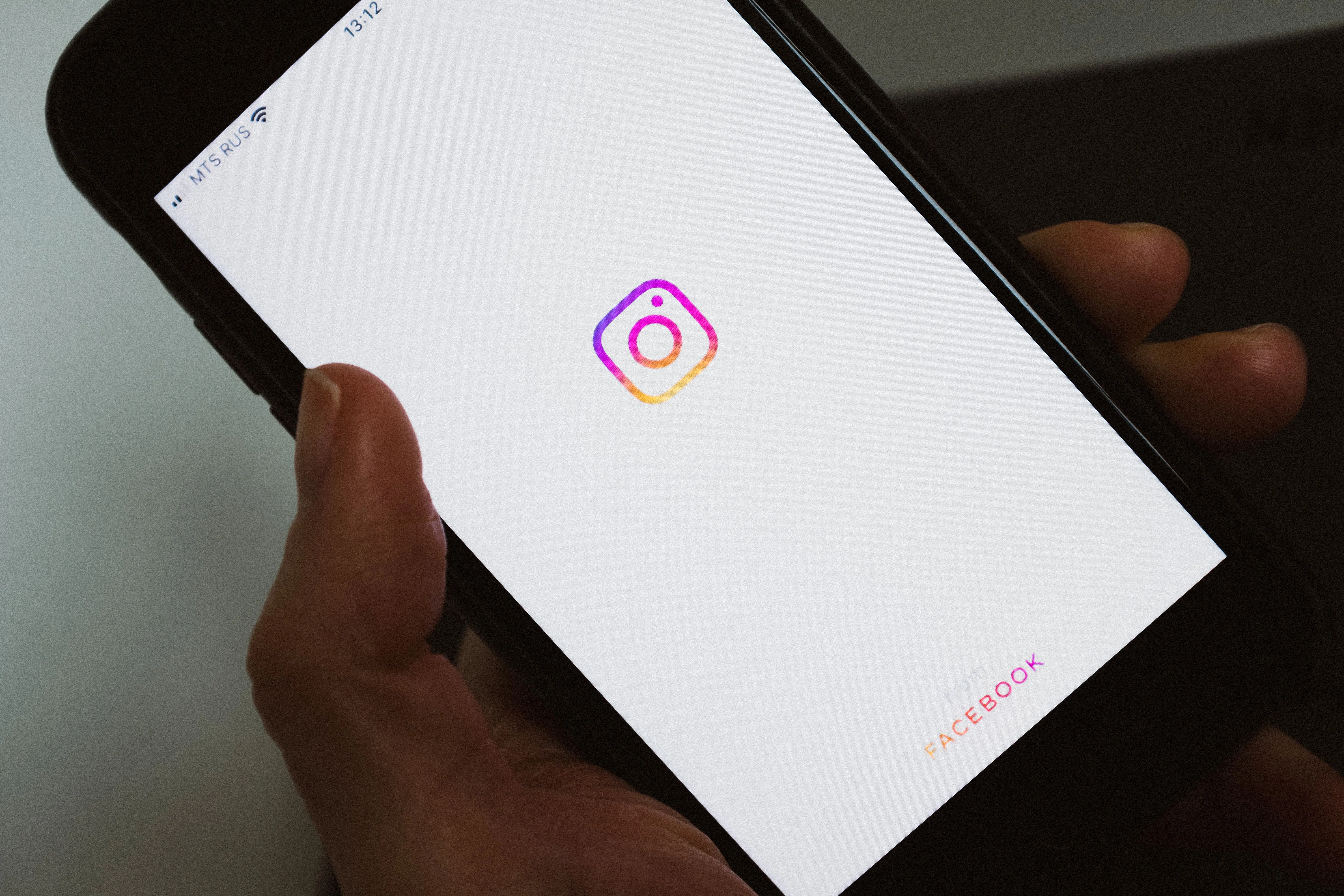 IG Logo換了！10年經典手寫字走入歷史　新版「簡潔現代風」翻車？網怒喊：改回去