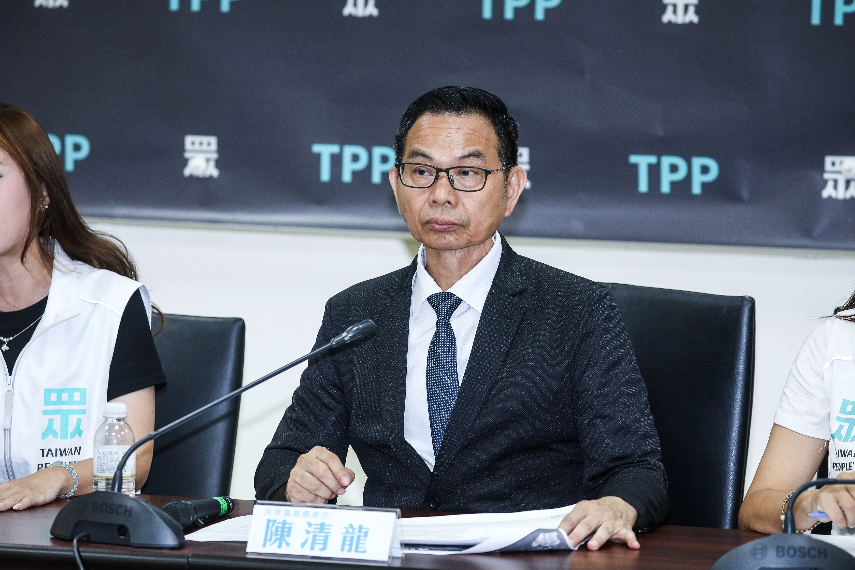 徐佳青秀報告反擊民眾黨　陳清龍嗆哪有機密「脫光光中共也不看」放話：一定刪預算