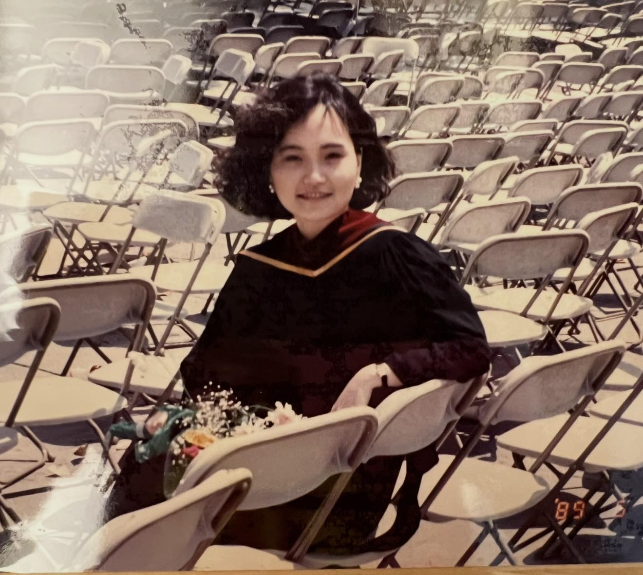 沈春華分享過去在美國南加大媒體管理碩士班畢典的照片,紀念「人生的另一場主動出走」。(翻攝沈春華臉書)