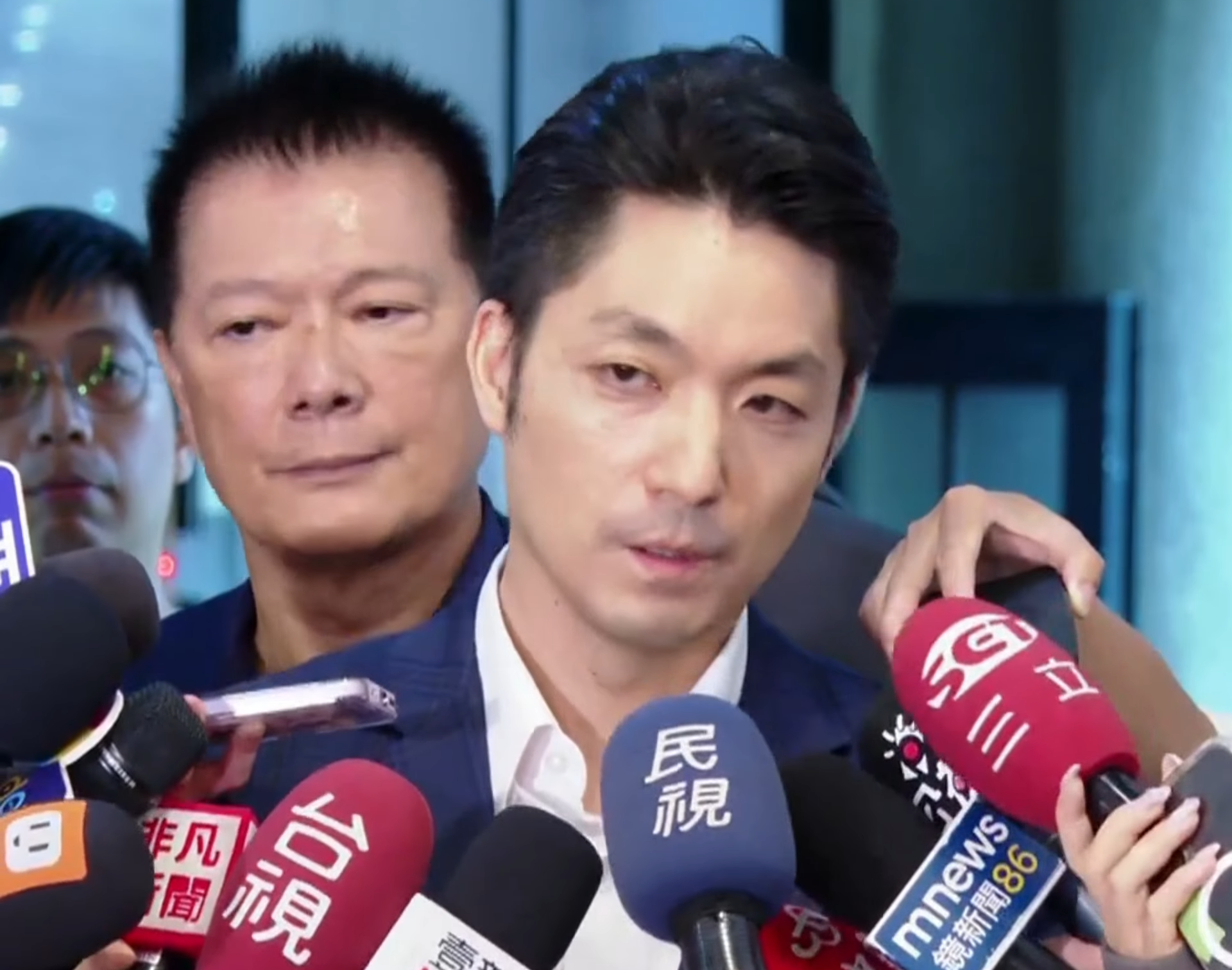 逆風批蔣萬安「有點飄了」王炳忠指藍營飯圈化過度吹捧　蔣冷回：我是市長，不是偶像