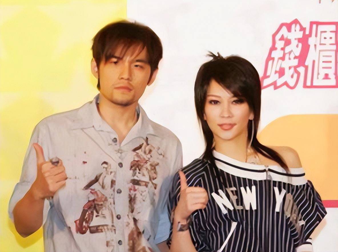 温嵐與周杰倫過去同為「阿爾發音樂」旗下的藝人,兩人不僅是關係深厚的同門師姐弟,過去也曾傳出緋聞。(翻攝自搜狐)