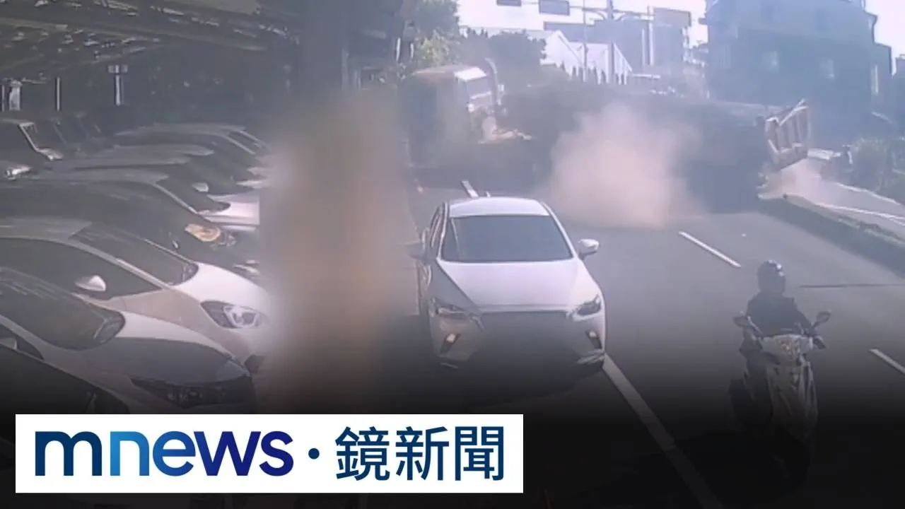 砂石車駕駛打瞌睡　撞斷電線桿衝向車行毀六車
