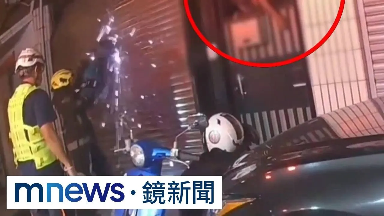 散步發現鄰居卡門上縫隙　消防人員獲報割鐵門救援