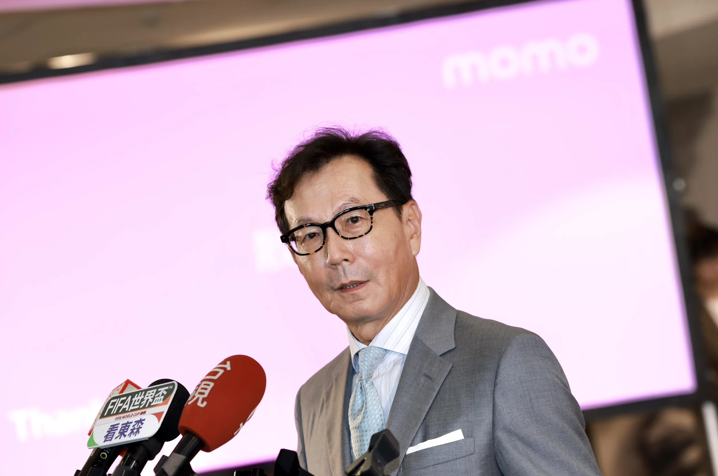 興奮死了！蔡英文回台大上課　「同學」蔡明忠先喊：她爆的料都不正確
