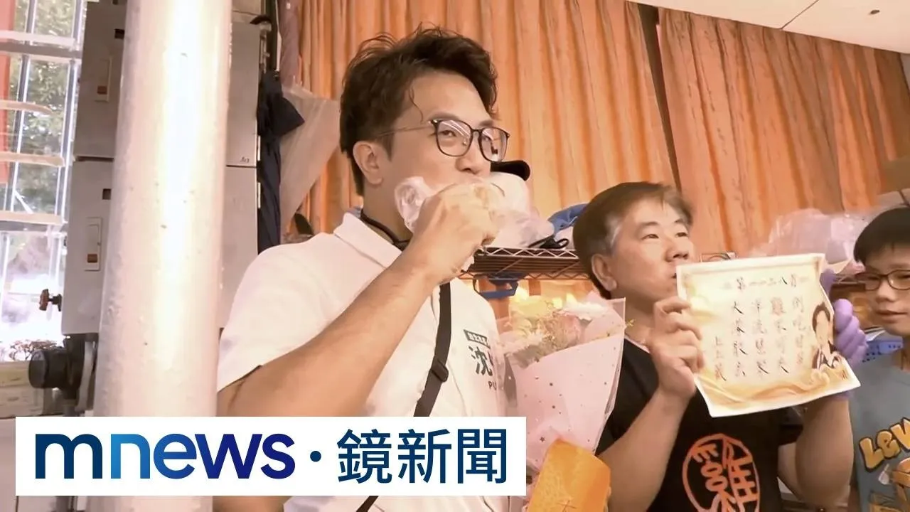 站台小雞掃市場！攤商送「甘蔗雞」　籲沈伯洋「不可丟掉」