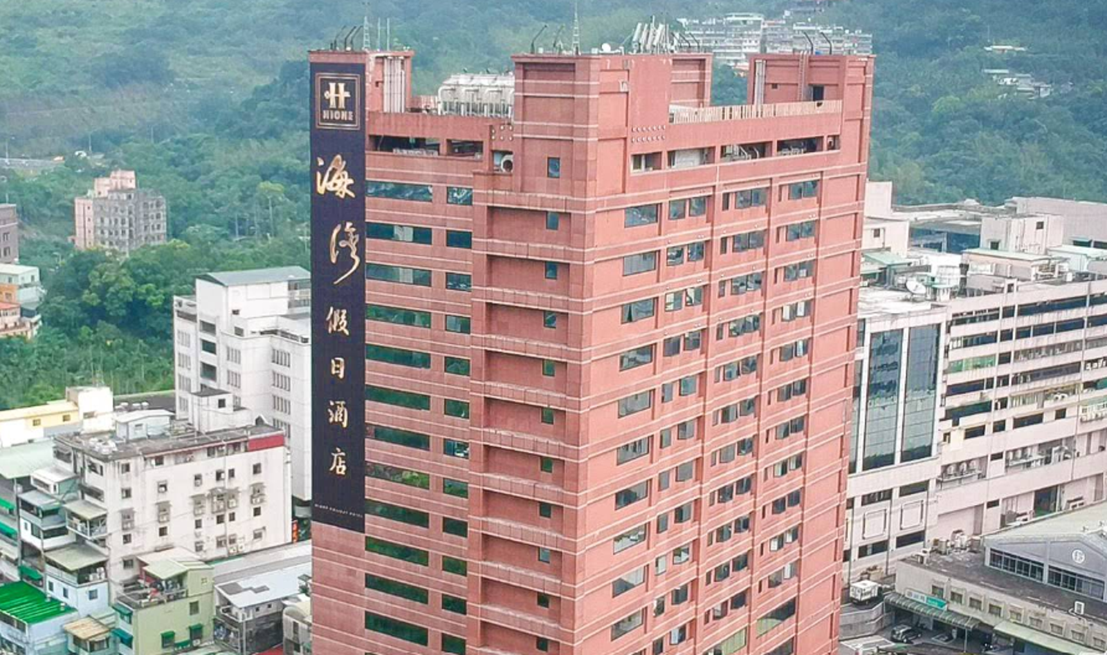 海灣國際開發爆掏空近4億！董座涉假交易遭約談　深夜移送北檢對鏡頭發聲「完全誤會」