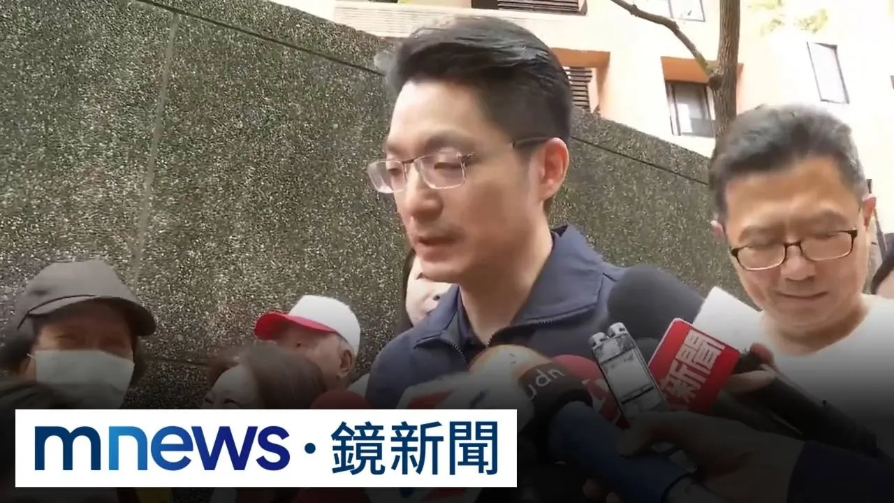 撿樹枝完換「掃落葉」　蔣萬安「姿勢錯誤」議員幫糾正