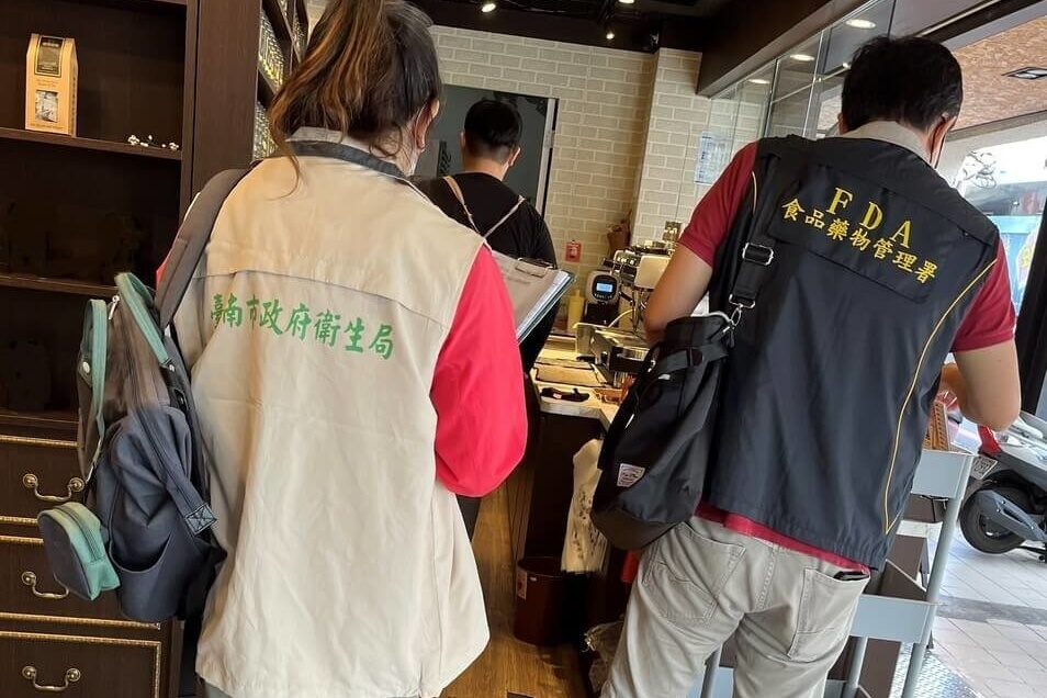 食藥署公布最新「115年現場調製飲品及冰品稽查專案」執行結果,多家業者違規。(食藥署提供)