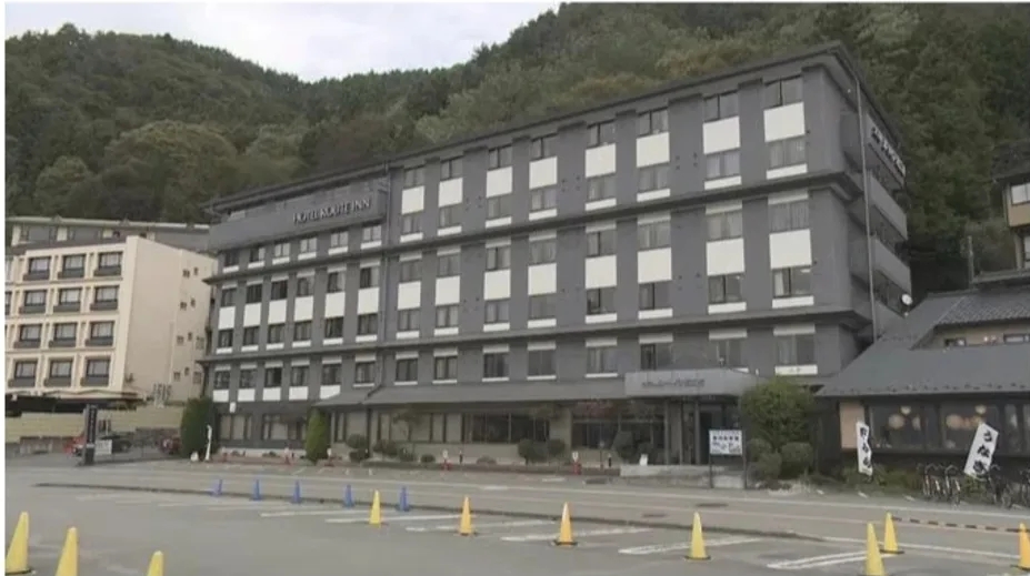 日本富士河口湖町1間飯店19日發生驚台日兩地命案。(翻攝自山梨電視台官網)