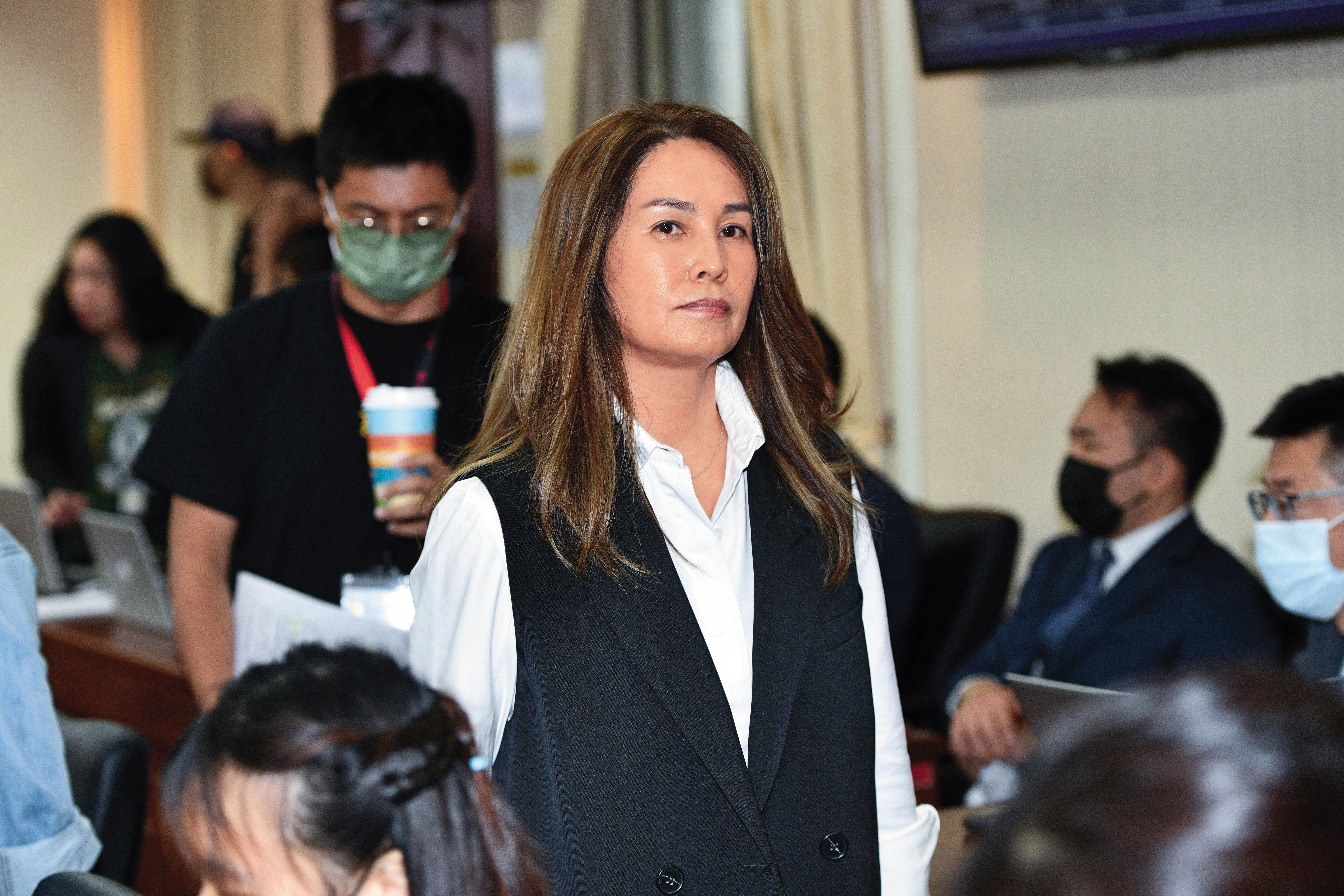 張俊傑逃亡後,高金素梅至今沒有對外給出回應,其立法院辦公室今遭檢方前往搜索。(鏡報李智為)