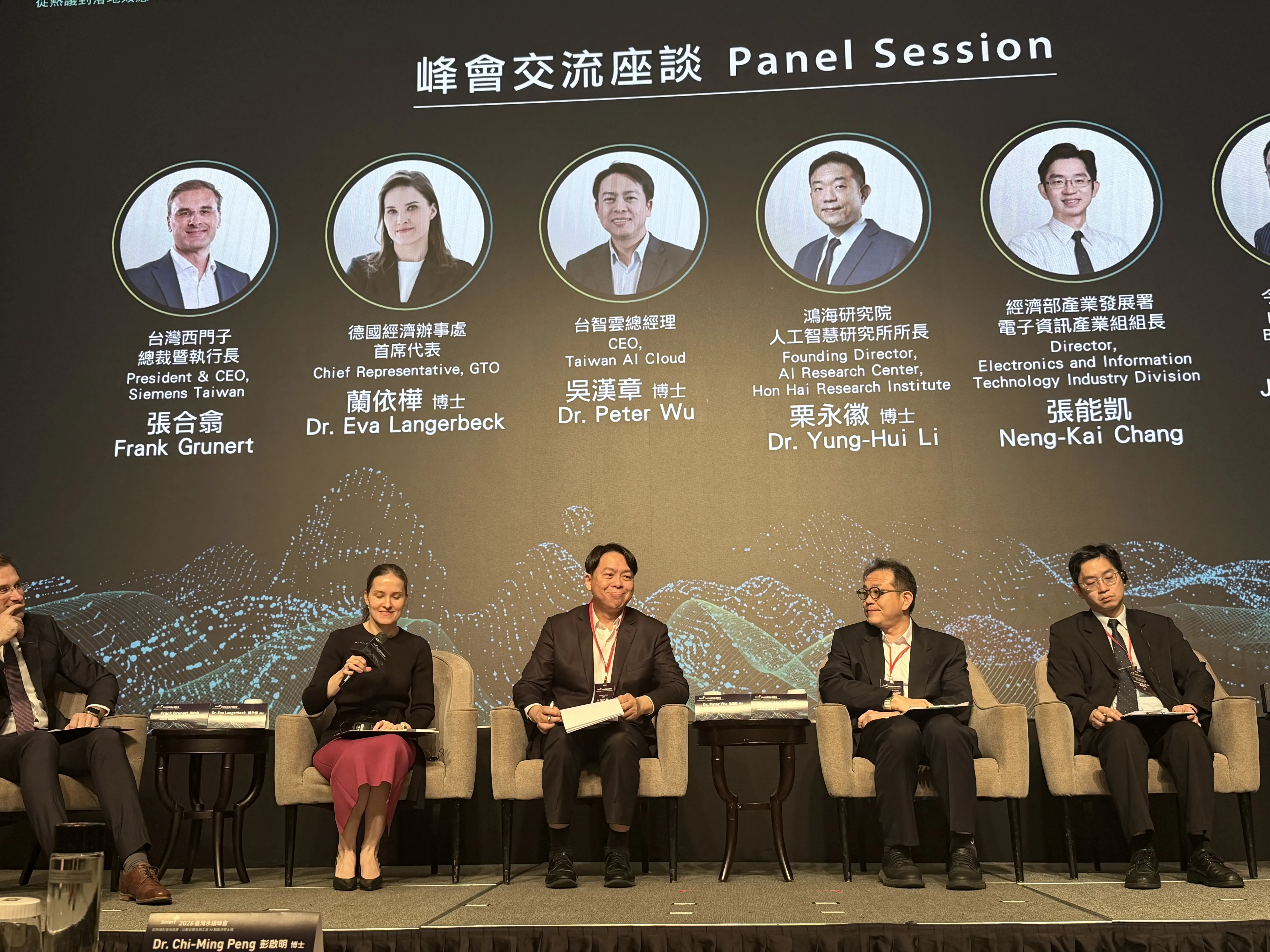 盼打破資料孤島侷限　華碩、台智雲推藥事AI代理為藥師添幫手