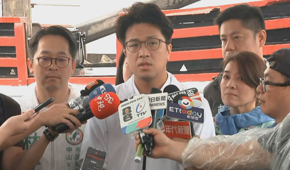 對於蔣萬安主張廢除監察院,沈伯洋(中)今受訪回應。