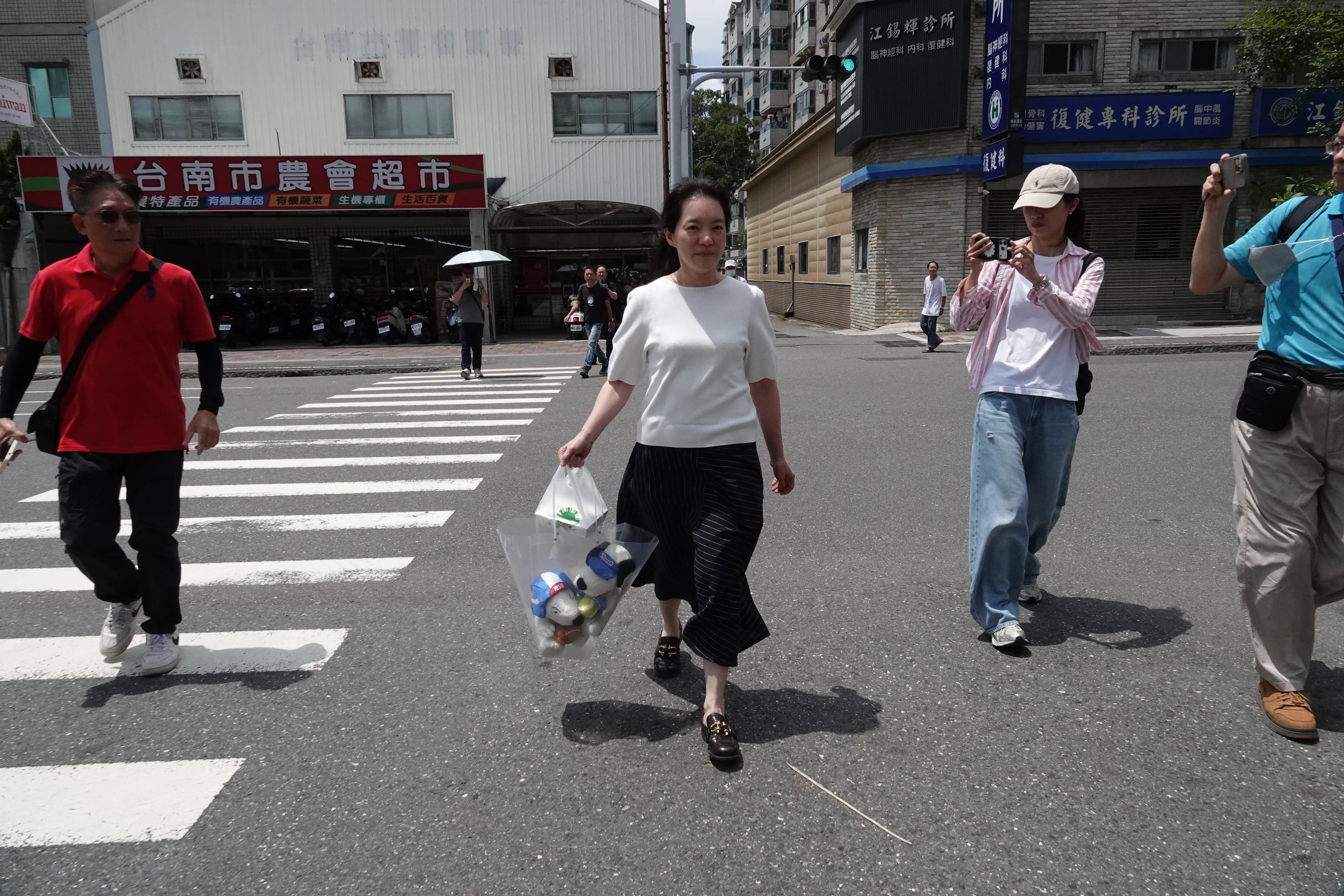 趙建銘薄情揭密／陳幸妤七夕不孤單！支持者送花打氣　「爸爸的老朋友」也獻花送暖