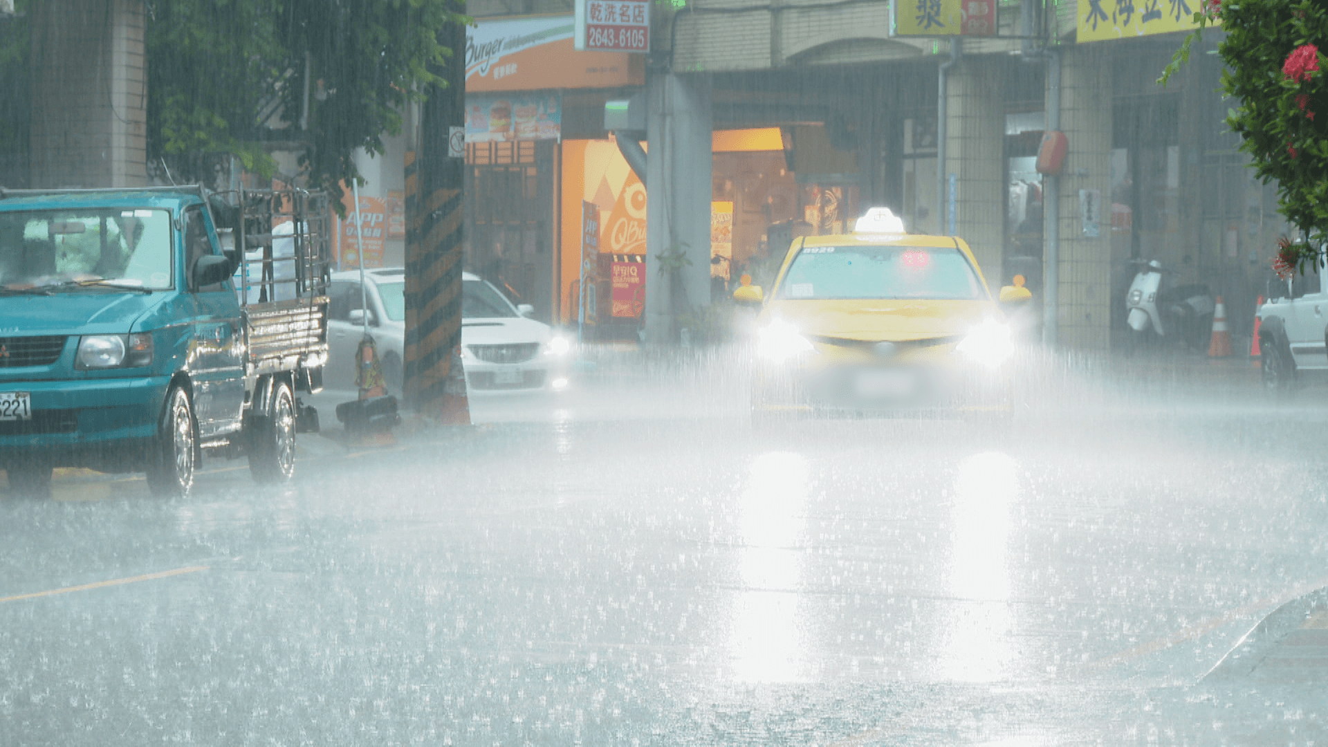 今晚東南部地區及恆春半島有局部大雨發生的機率。(資料畫面)