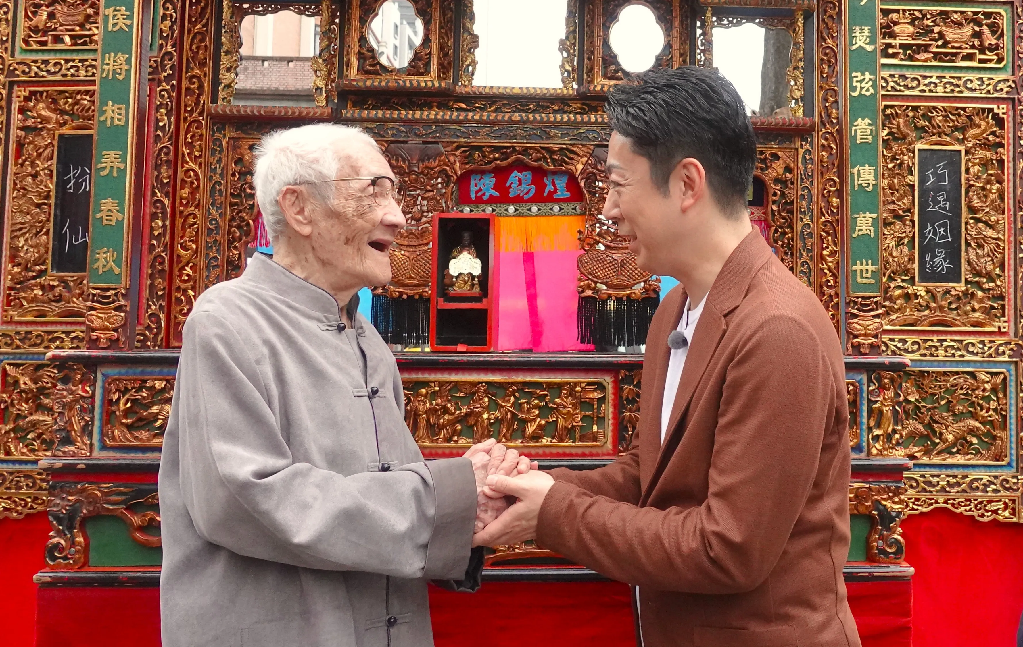 當歌舞伎遇上布袋戲   尾上菊五郎父子拜會「人間國寶」陳錫煌

