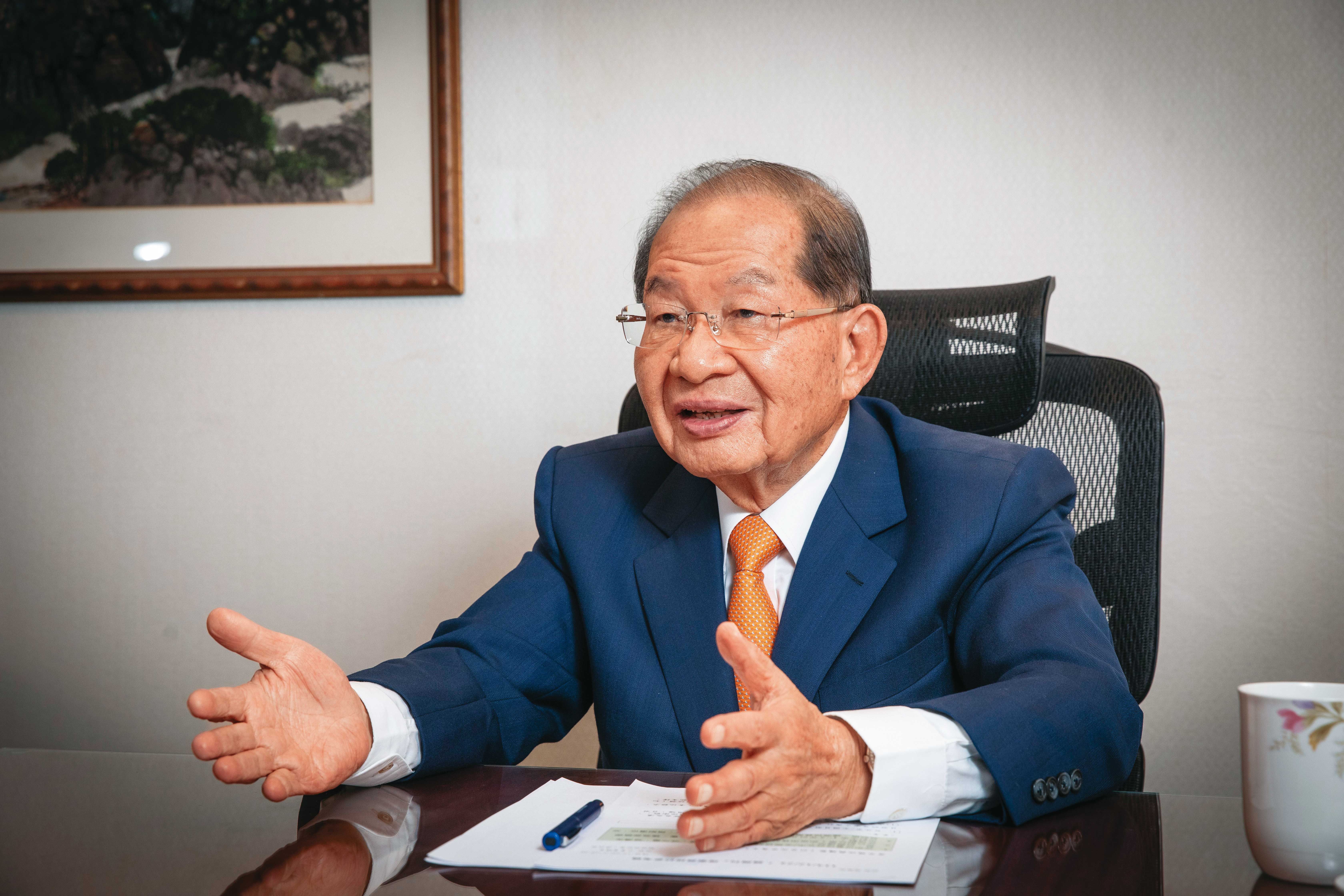 台北市不動產開發公會理事長陳勝宏擔心,台灣若升息,資金成本再墊高,低迷房市恐雪上加霜。