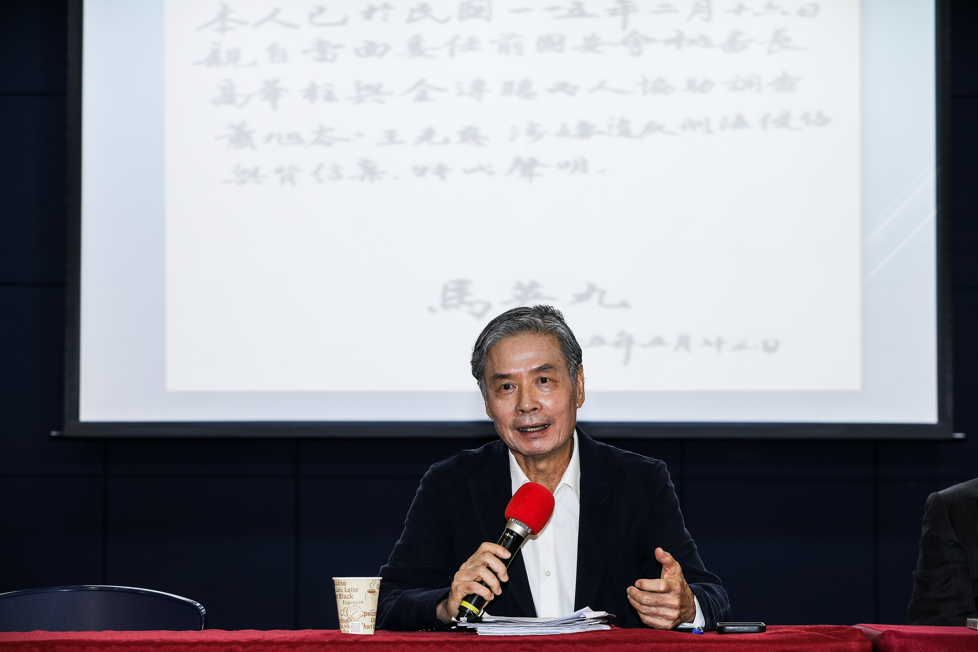 金溥聰今召開記者會,提到蕭旭岑、王光慈相關作為涉嫌財務違紀,甚至還有疑似架空馬英九的情形。(鏡報鄒保祥攝)