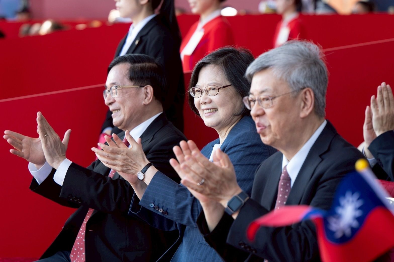 蔡英文(中)與陳水扁(左)、陳建仁並肩觀禮。(翻攝自蔡英文Threads)