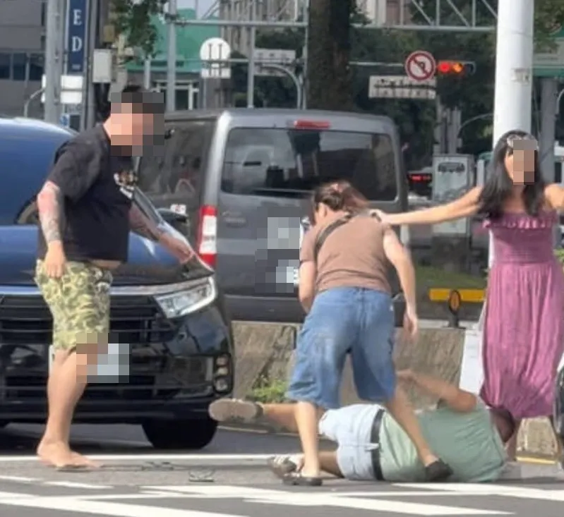 孕妻遭咖啡杯砸！台男信義區「抱摔KO荷蘭男」扯出案外案　網刷一排黑料喊：這波挺自己人
