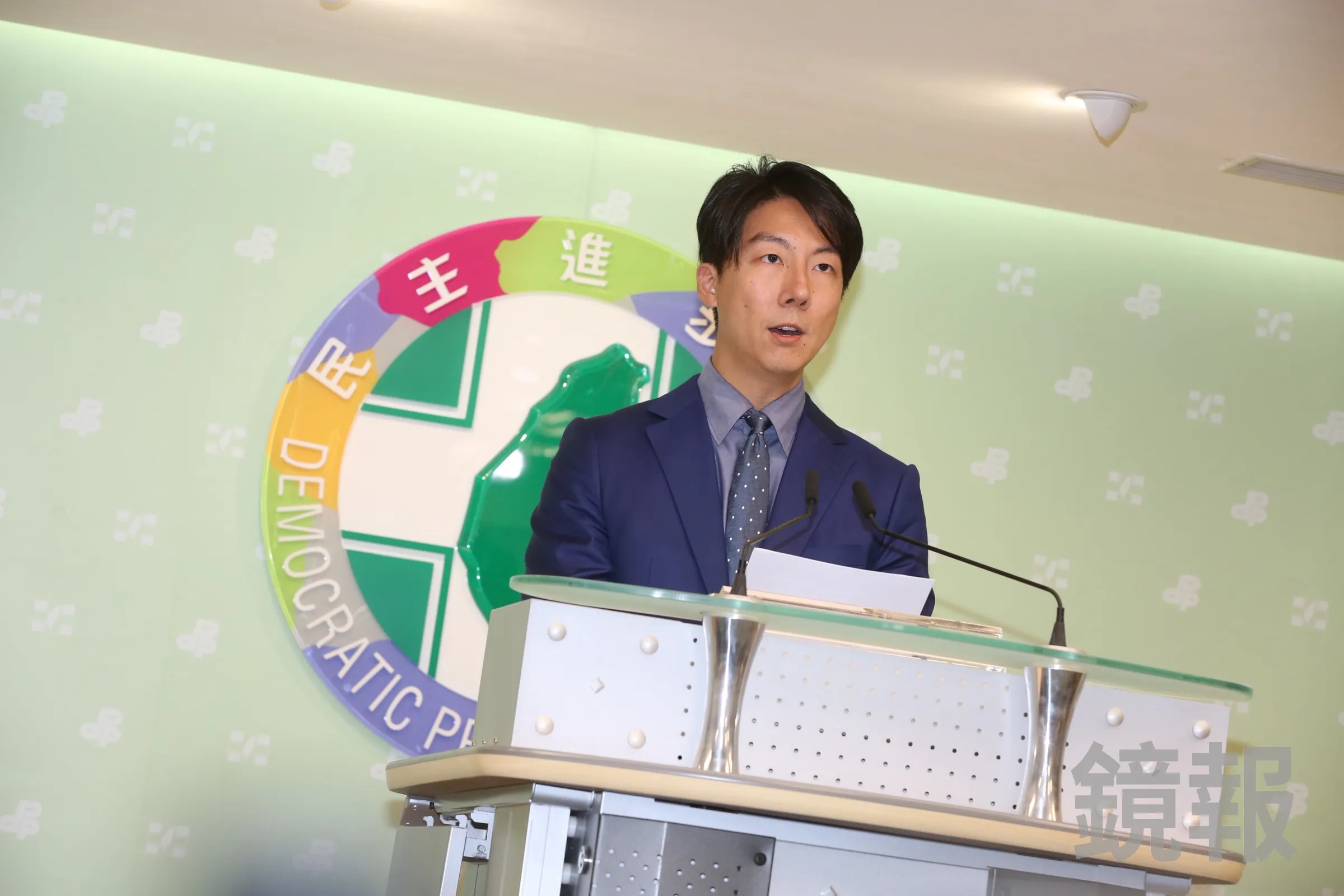 民進黨發言人吳崢談致癌油失言「不是我逼你吃」。(資料照;鏡報董孟航)