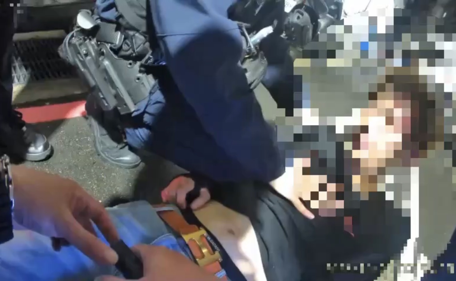 羅男拉扯警方試圖逃跑,遭員警當場制伏。