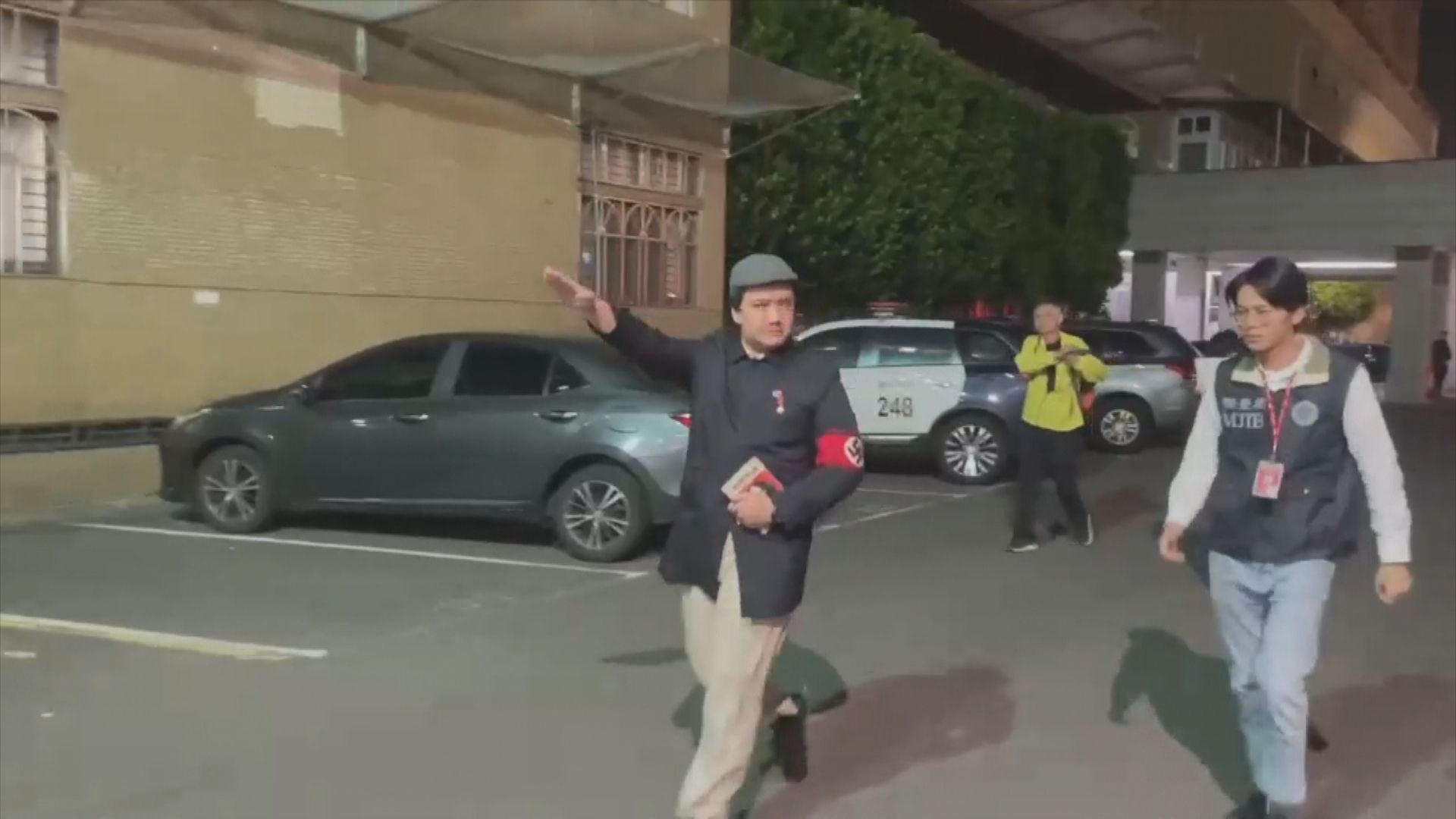 罷免李坤城案的領銜人宋建樑,4月前往新北地檢署應訊畫面。(資料畫面)