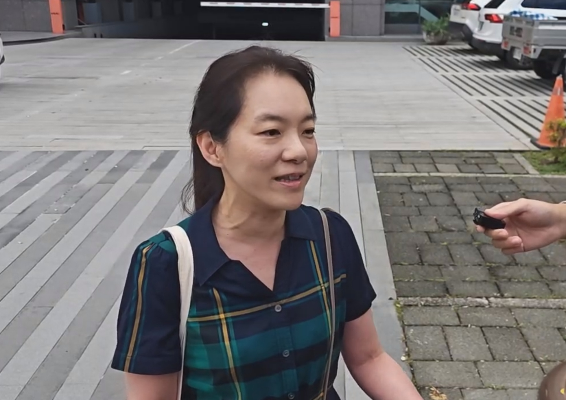 傳趙建銘傳單身沒女大生,陳幸妤表示趙喜歡多線經營感情,更透露「以前家裡有老婆,他外面也是都多線」。