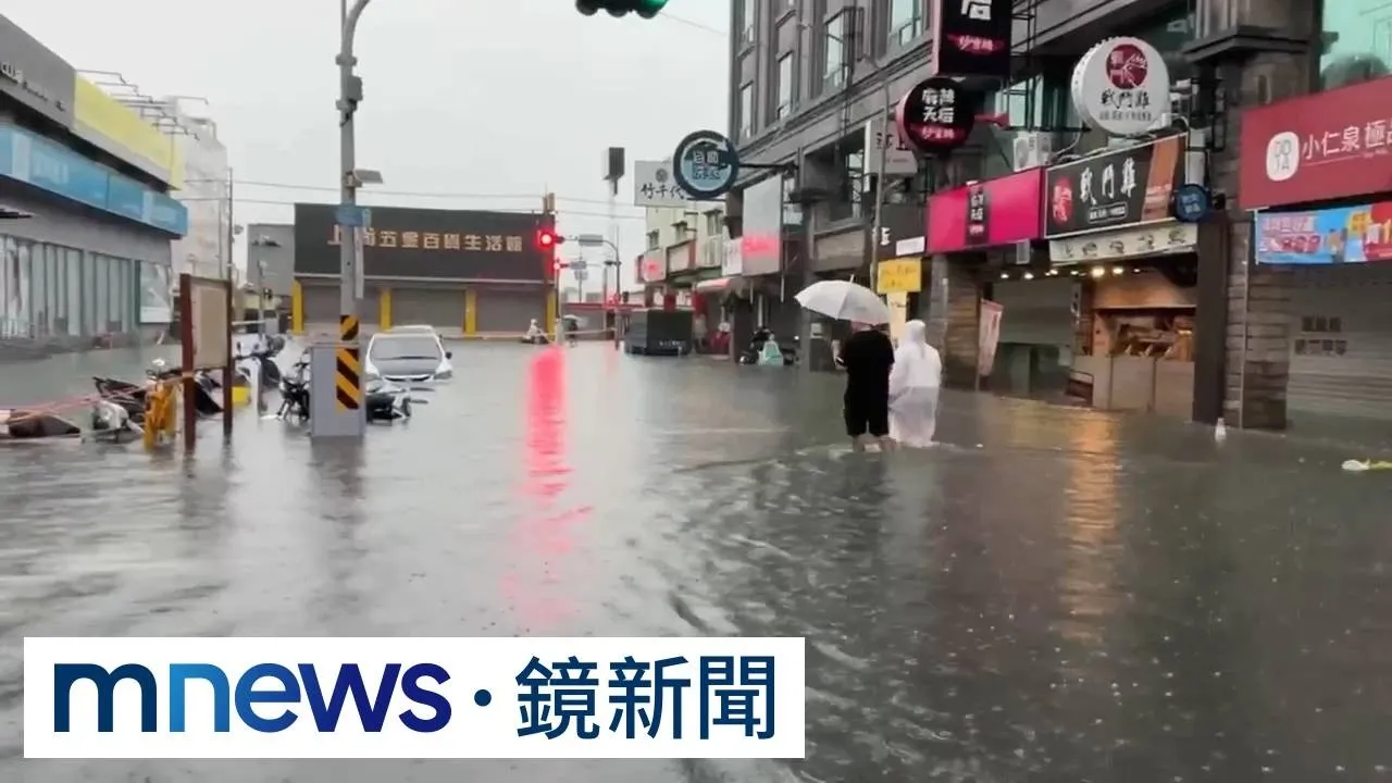 台南高雄雨炸成災　沙德爾、紫檀「雙颱共舞」1／台南清晨暴雨又現淹水災情　安南、永康、仁德水深及膝