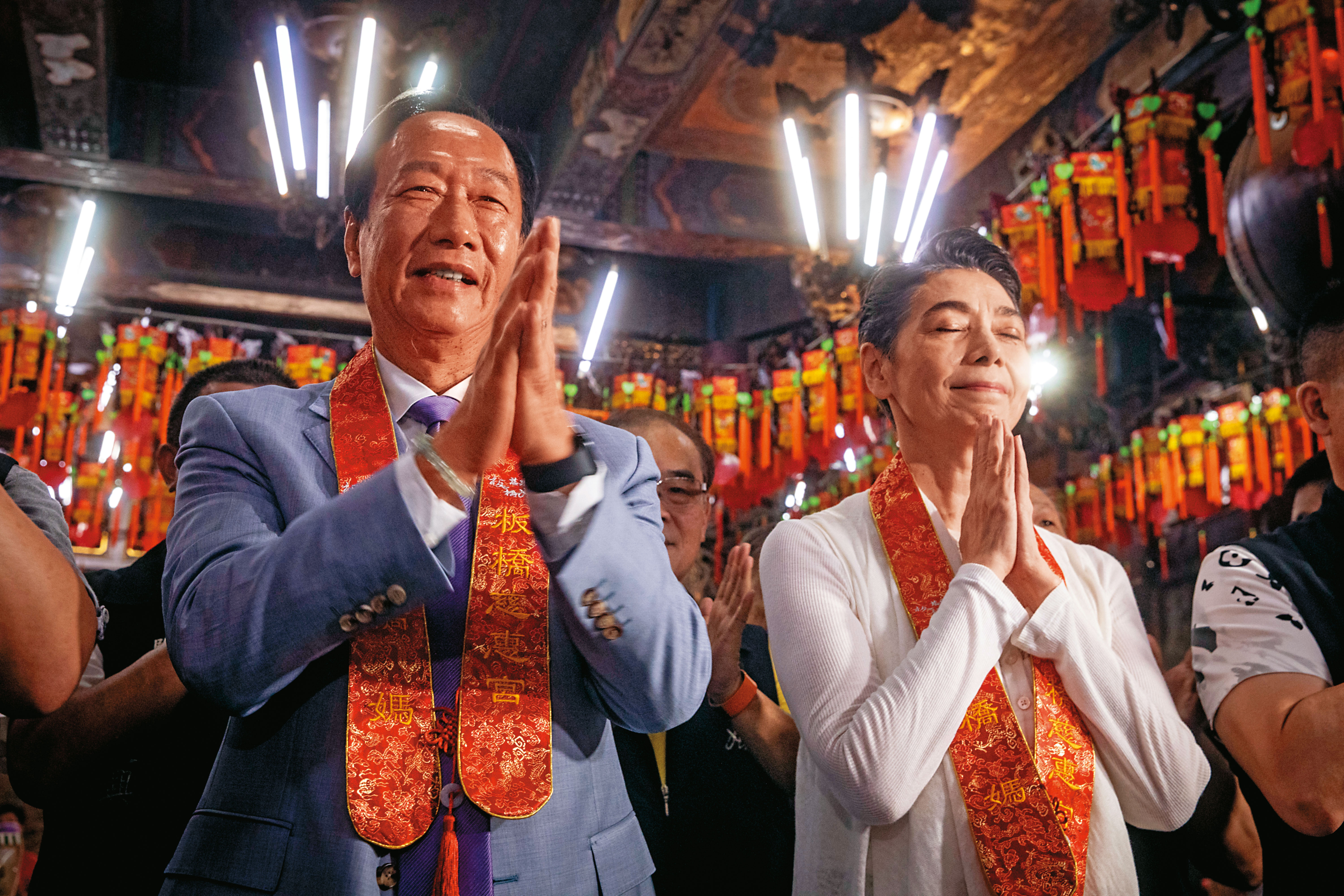 儘管郭台銘(左)找上賴佩霞(右)擔任副手,但郭陣營又說賴可「隨時退出」,此番言論被政壇認為恐影響民眾連署意願。