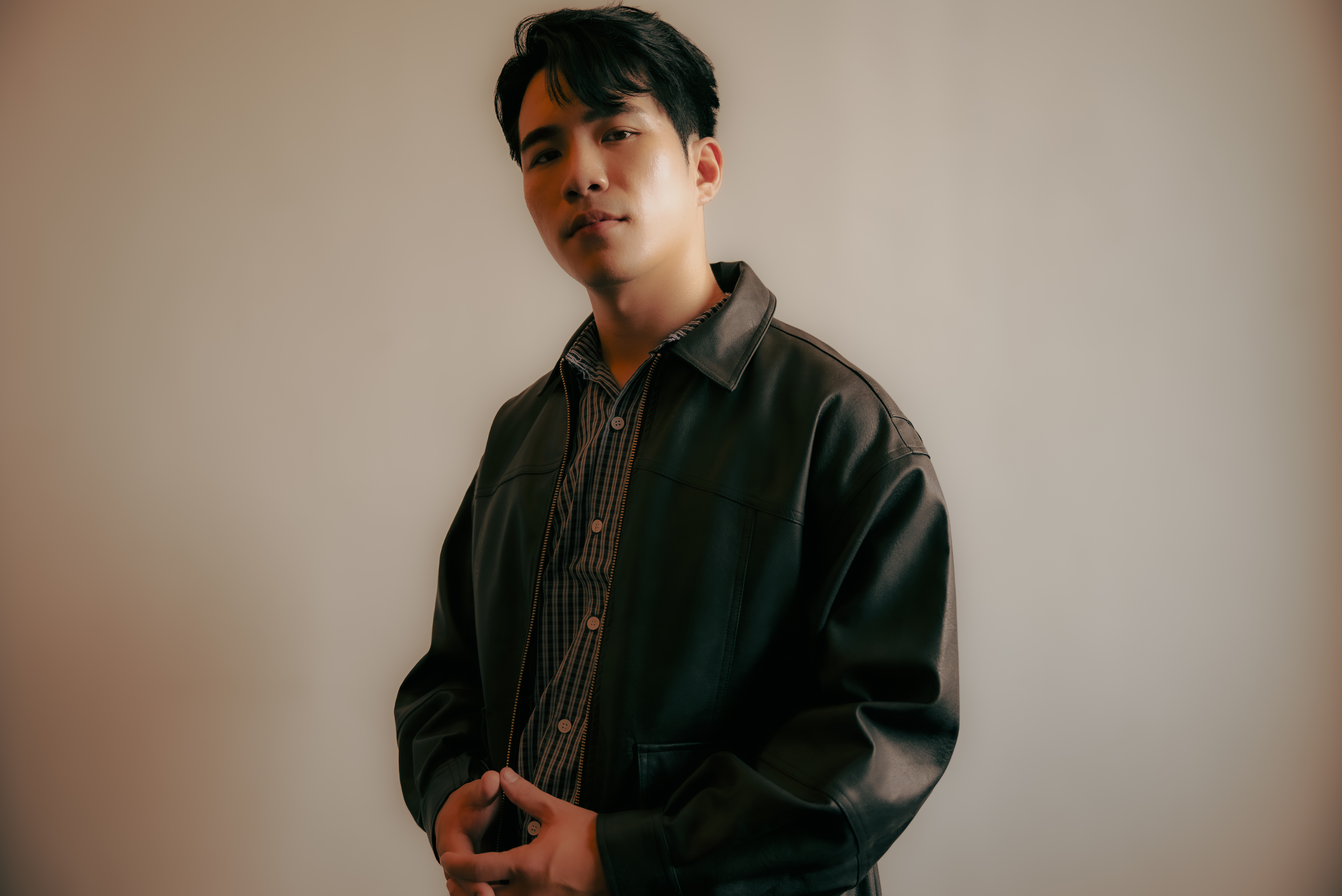 新人黃珌JunJ推出新單曲〈要好好的〉。(圖/Still Photographer 周子厚SMOKE提供)