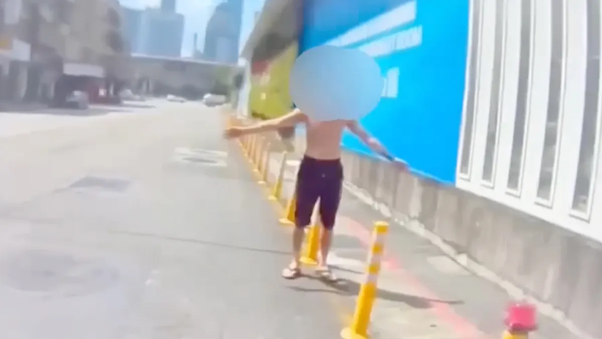 「有人要害我」！松山男半裸持刀逛大街　警一查竟是通緝犯