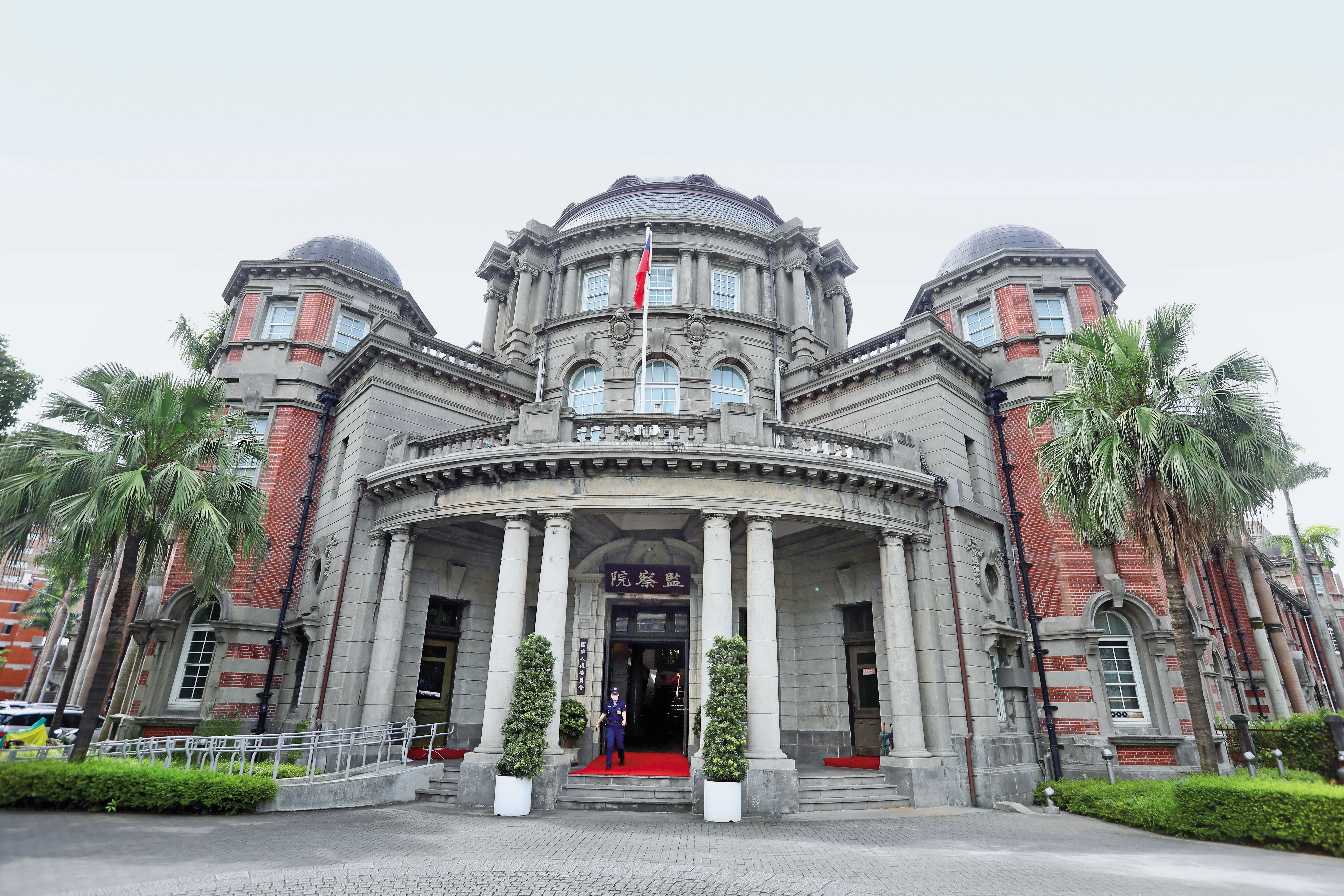 民眾黨酸「雙標」抄柯文哲家　監察院喊依法行政：他罰款逾期未繳
