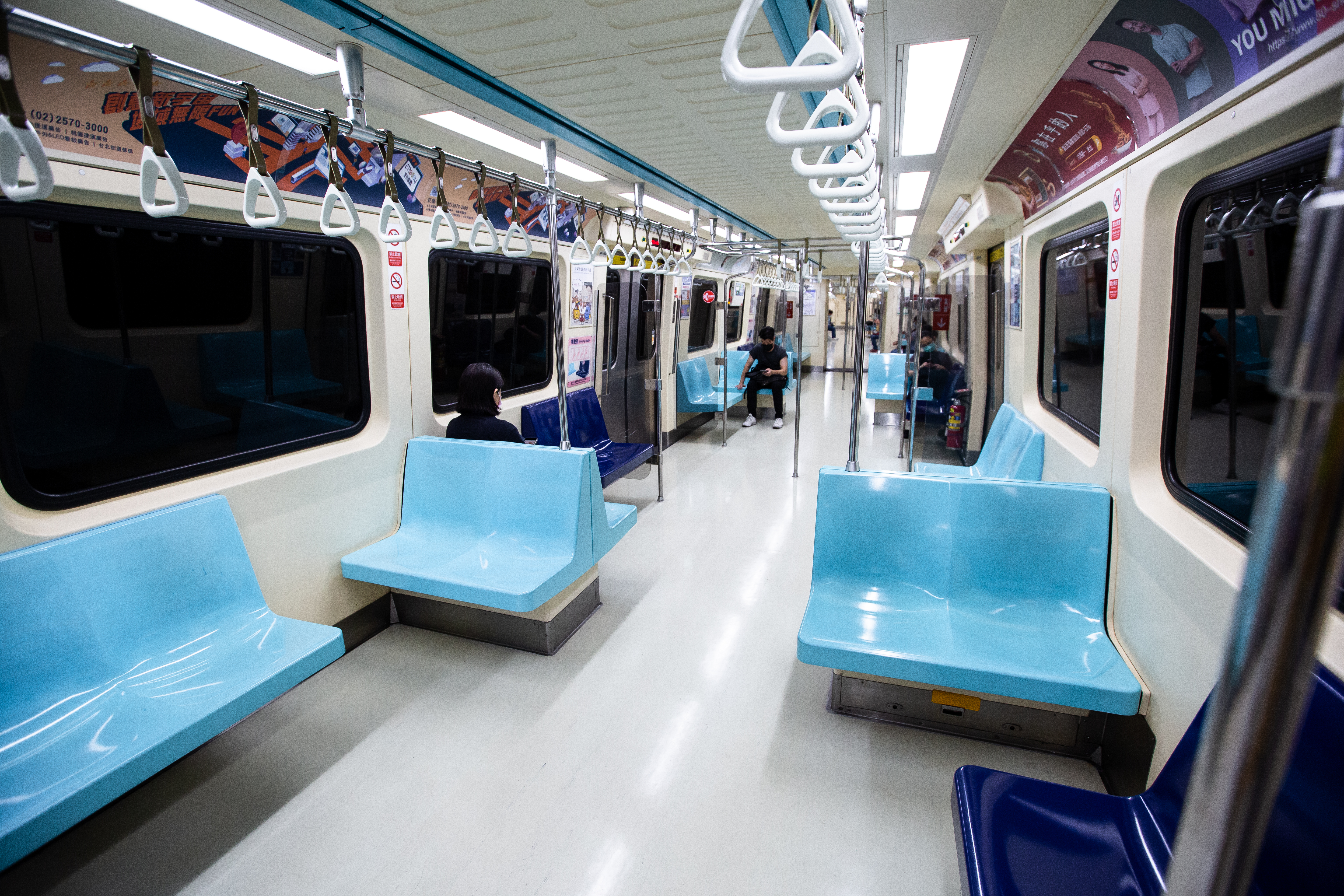 台北捷運國父紀念館站今日傍晚驚傳有男子在車廂內拿出折疊刀,引發乘客驚恐報案。(本刊資料照)