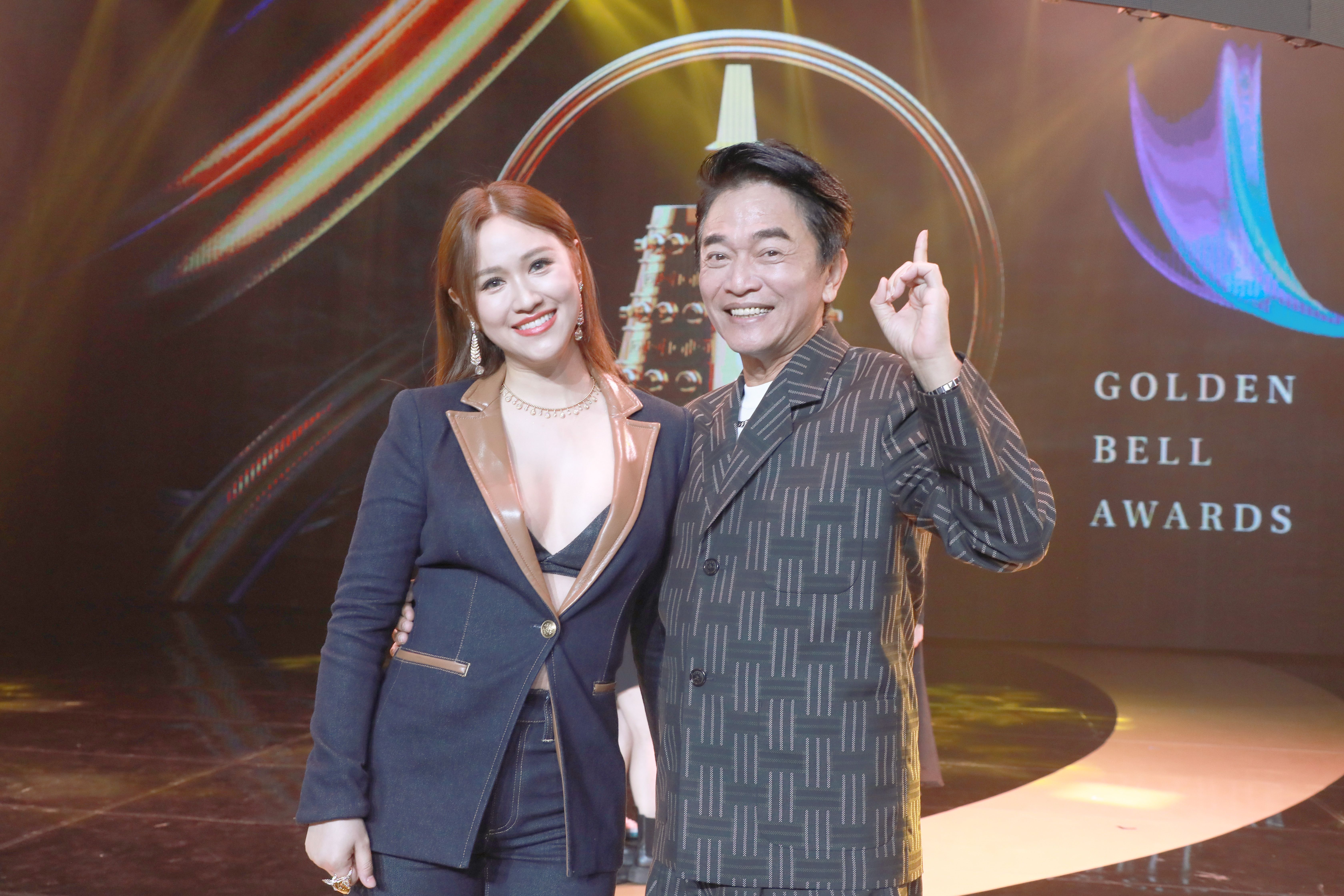 吳宗憲與女兒吳姍儒曾搭檔主持《小明星大跟班》,父女兩人不僅在節目上頻頻互虧,更曾共同拿下金鐘獎。(三立提供)