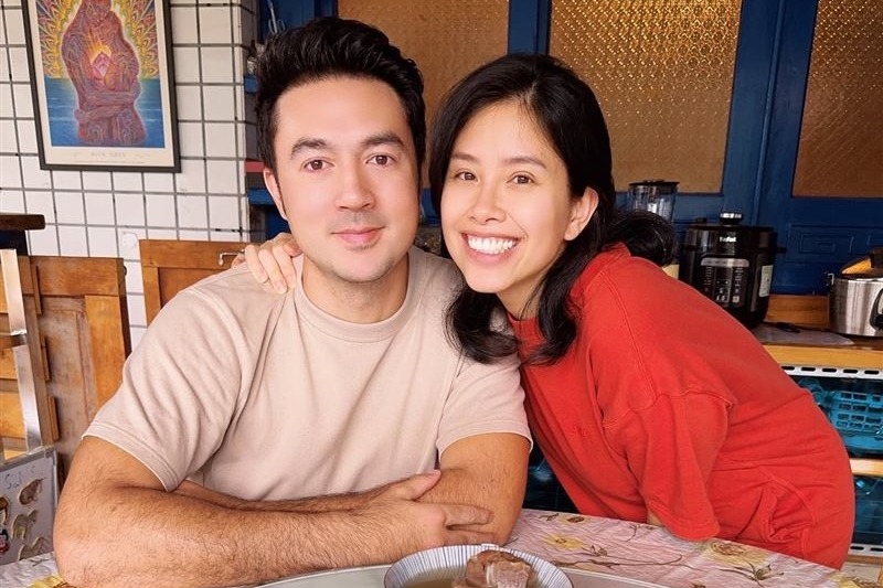 班傑語出驚人的「狂人養生法」將老婆生產後的胎盤帶回家親自料理並吃下肚。(年代提供)