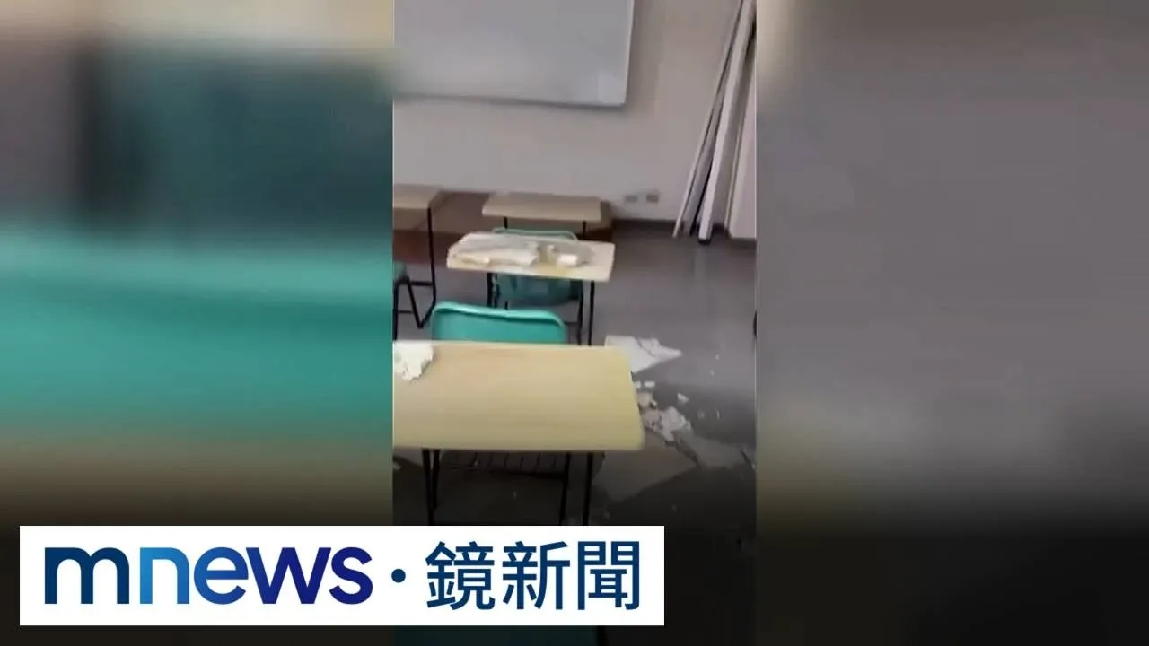 教室天花板崩落砸桌椅　高師大：連日雨潮濕導致