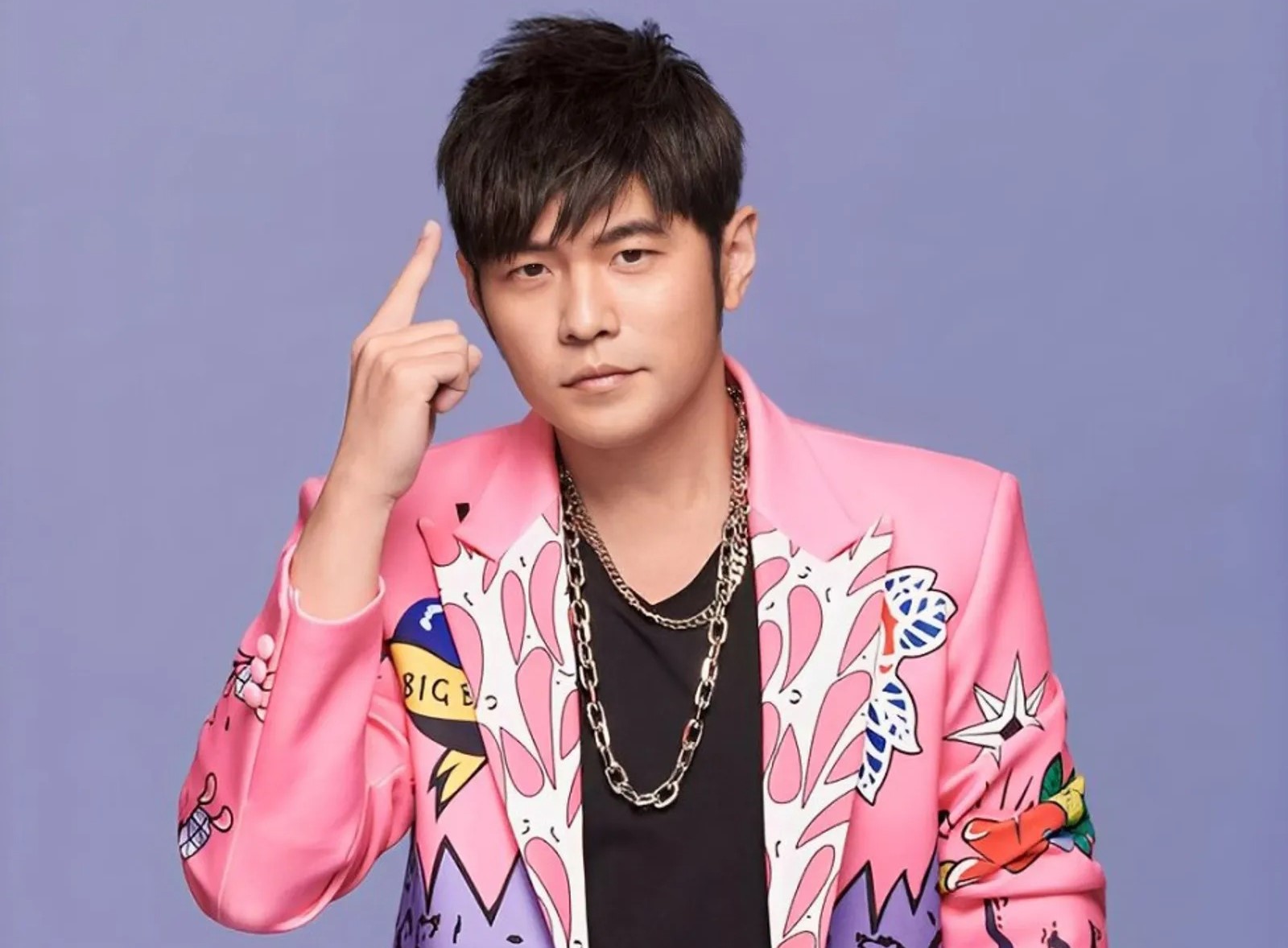 周杰倫的肖像權在對岸動輒被侵犯,許多省分都有盜用他照片宣傳的不良廠商,周董成功維權的也不少。(杰威爾提供)