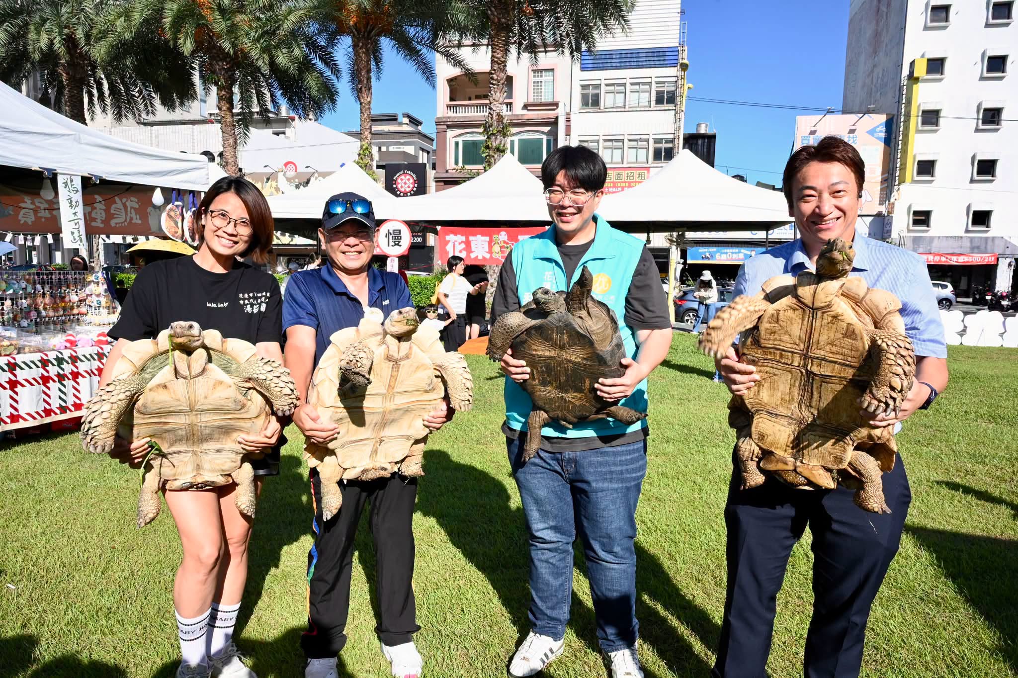 針對花蓮縣議員魏嘉賢(右一)以無黨籍參選花蓮縣長等爭議,國民黨核准其胞弟魏嘉彥(右二)採「報備參選」投入花蓮市長選舉。(翻攝魏嘉彥臉書)