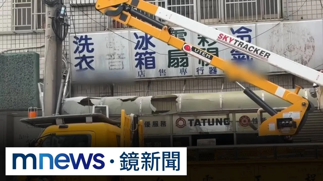 電器行換招牌工人遭電擊　吊車誤觸高壓電