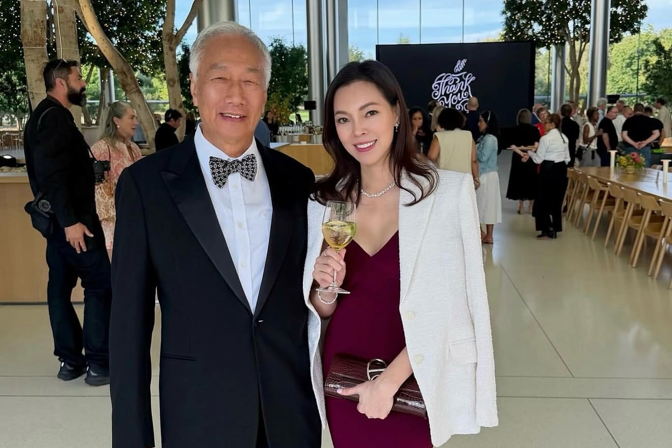 曾馨瑩曬出與郭台銘在美國的合照,夫妻倆久違公開同框。(翻攝網路)